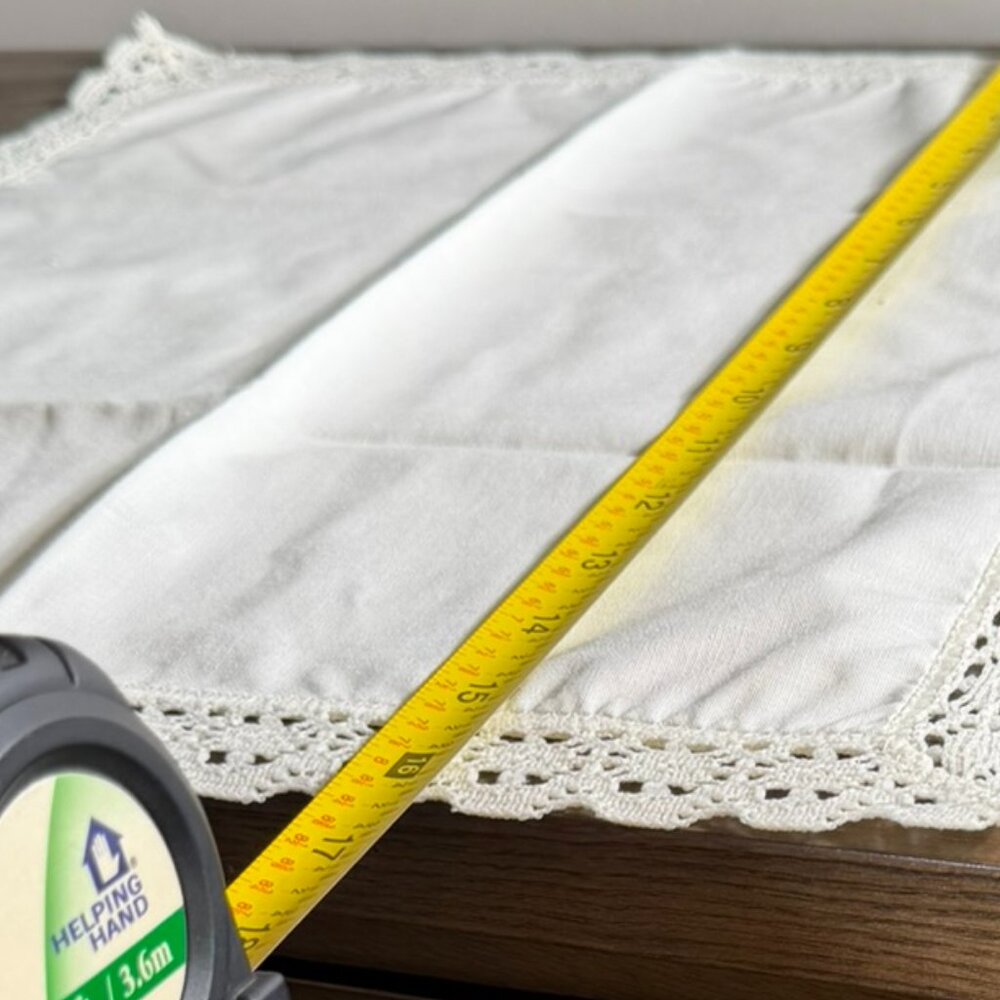 Vintage Ivory Linen Napkins Set of 4 | Crochet Lace Trim Cottagecore Table - Picture 6 of 7